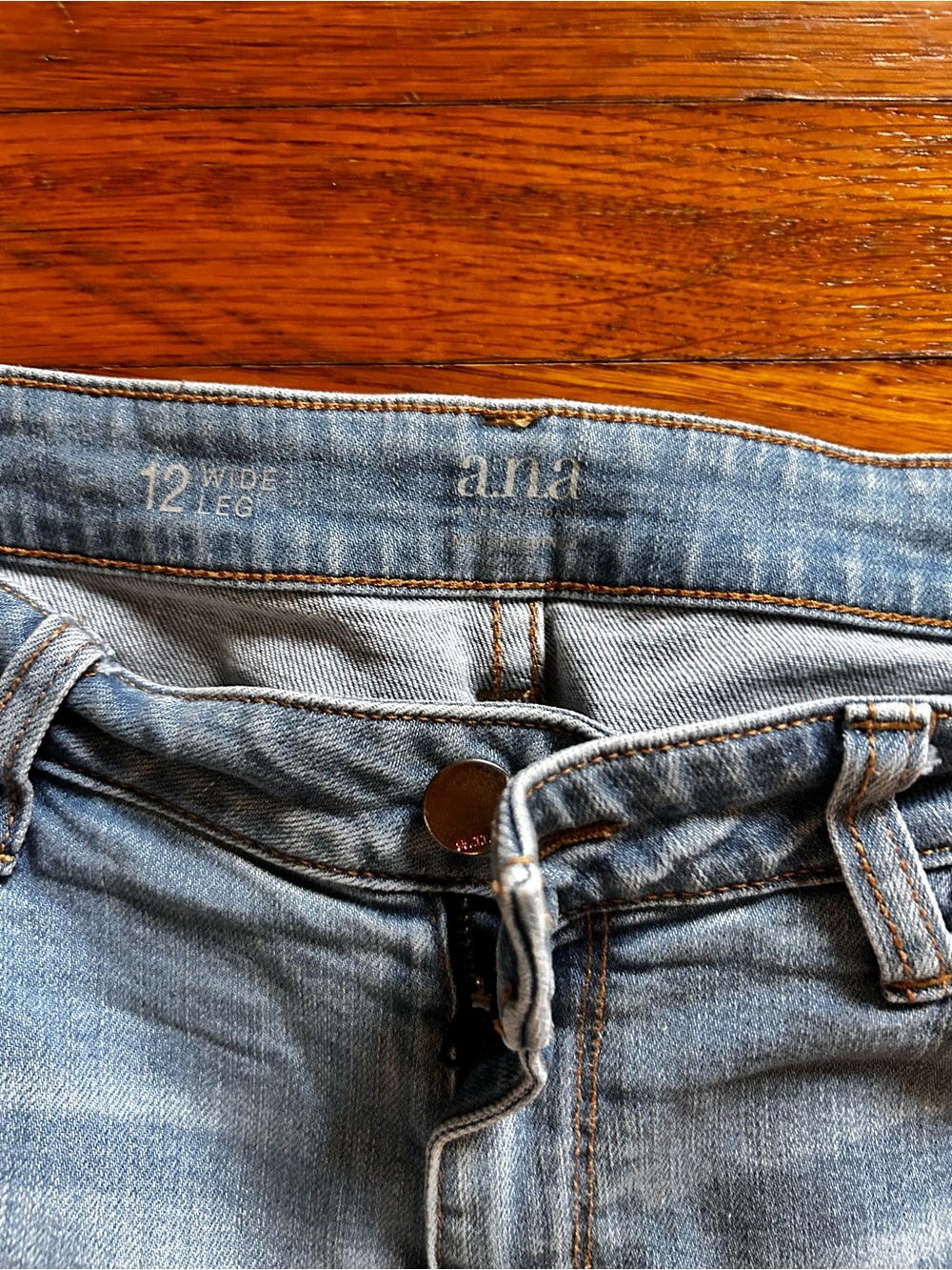 a.n.a Wide Leg Cropped Light Wash Jeans - Picture 4 of 4